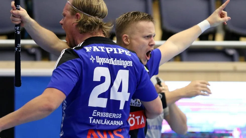 JAA! Joakim Berglund och Johan Widh (24) skriker ut sin glädje.