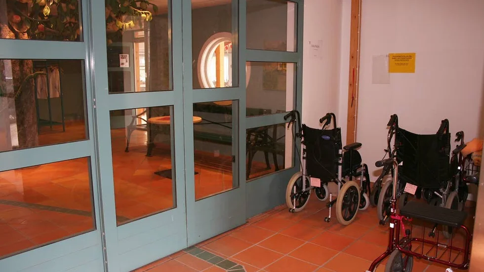 På gång. Nu har kommunstyrelsens arbetsutskott tagit första steget i den omstartade processen med att bygga ett nytt äldreboende i Bålsta på tomten intill Kyrkcentrum. Bilden är från Pomona i Bålsta.