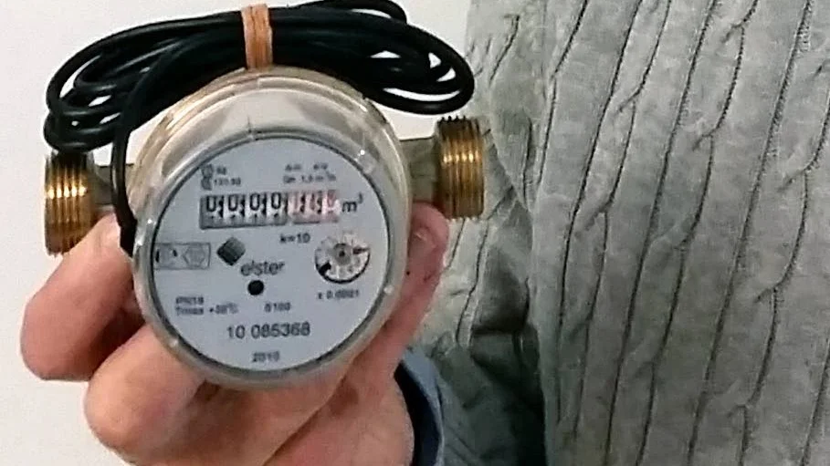 Vattenmätare. Individuell vattenavläsning installeras sedan 2005 i Uppsalahems lägenheter. Inom kort ska hyresgästen själv kunna se sin förbrukning via en hemsida.