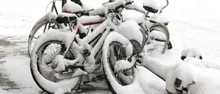 Snöröj på cykelbanorna först