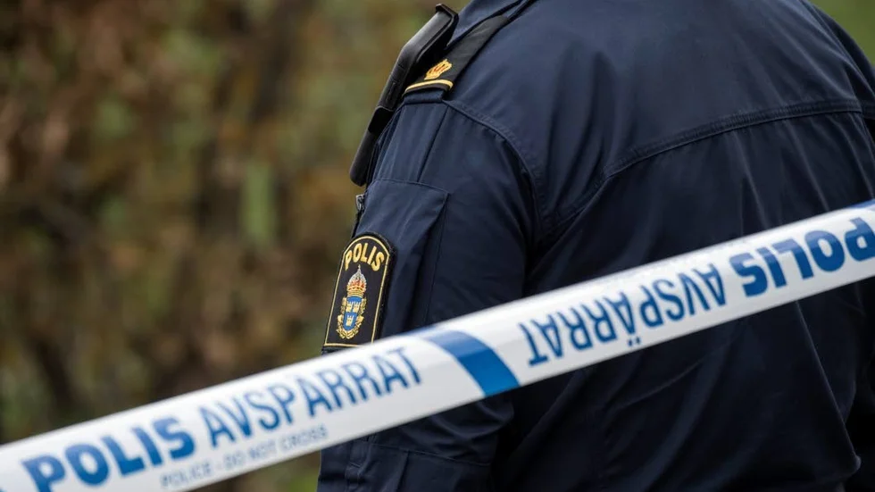 Bilinbrott. Stereo och högtalare togs ur två bilar.