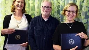 Kammaråklagarna Emelie Källfellt och Annika Wennerström tillsammans med Jörgen Lindeberg från nationellt it-brottscentrum på Nationella operativa avdelningen (Noa) som delade ut diplomen.