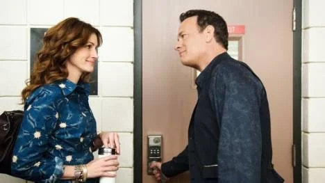 Julia Roberts som Mercedes Tainot och Tom Hanks som Larry Crowne.