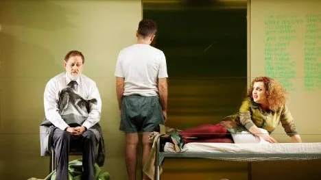 Claes Ljungmark, Johan Holmberg och Shima Niavarani i Tjuvar.