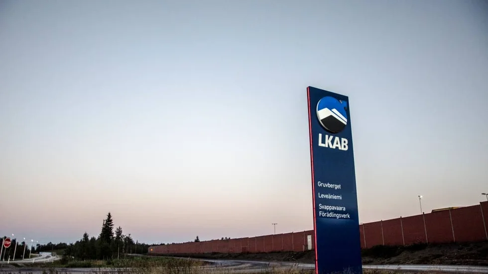 Avspärrningen och rostangreppen aktualiserar åter den tragiska dödsolyckan i Svappavaara i somras, när en 21-årig kvinna dog efter att en rostangripen gallerdurk gav vika.