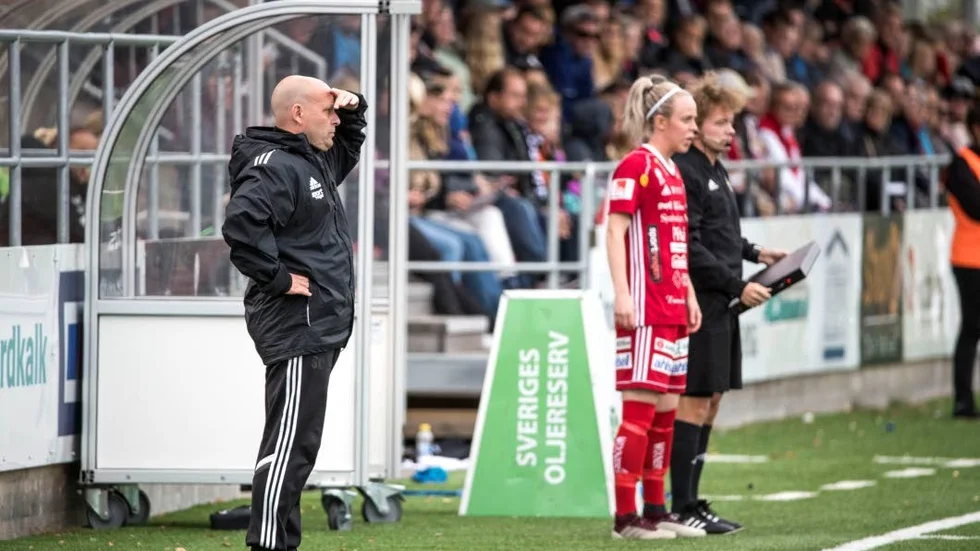 Stellan Carlsson hyllar sina kulturbärare. Nu väntar en riktigt viktig match för laget som med fyra omgångar kvar leder Damallsvenskan.