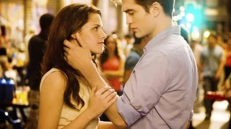 Kristen Stewart och Robert Pattinson i nya Twilightfilmen.