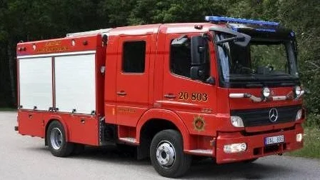 Södertörns nya mellanstora brandbil har samma släckningskapacitet som en stor, men är mycket smidigare.