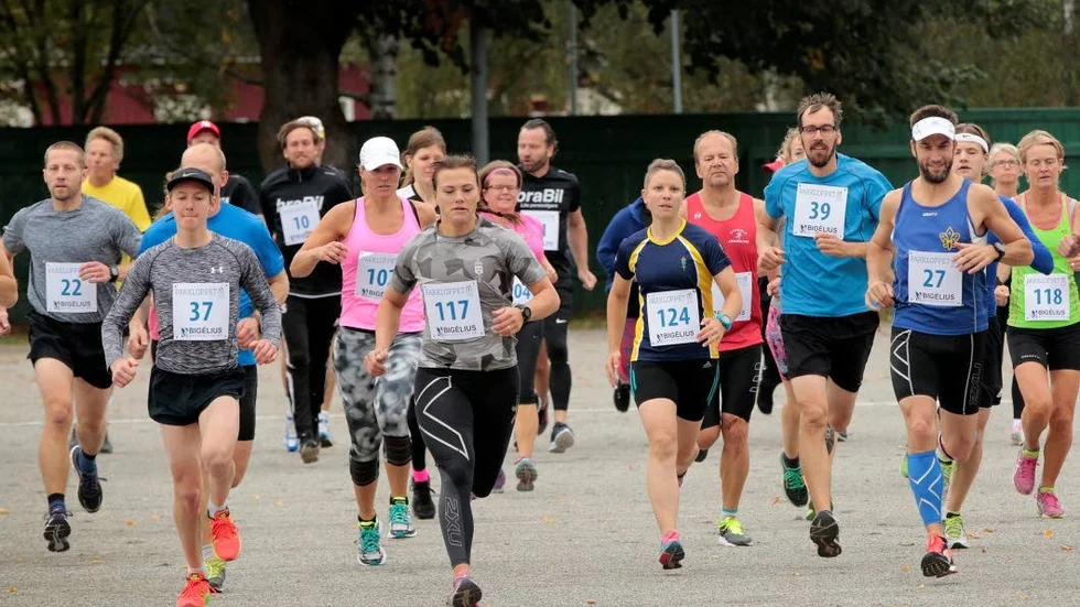 Det är dags. Ovanligt många har föranmält sig för att springa Parkloppet som i dag arrangeras i Enköping.