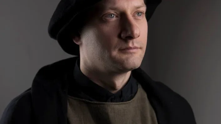 Prästen Martin Valman som Martin Luther.