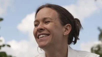 Maria Wetterstrand, mer blå än röd?