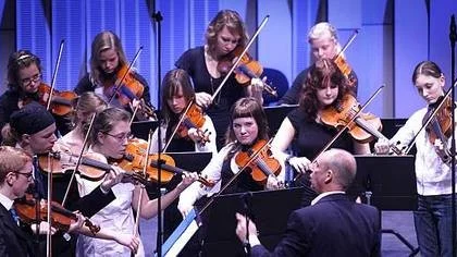 Finalkonserten i Konserthusets stora sal bjöd på något som kallades stråkfrossa.