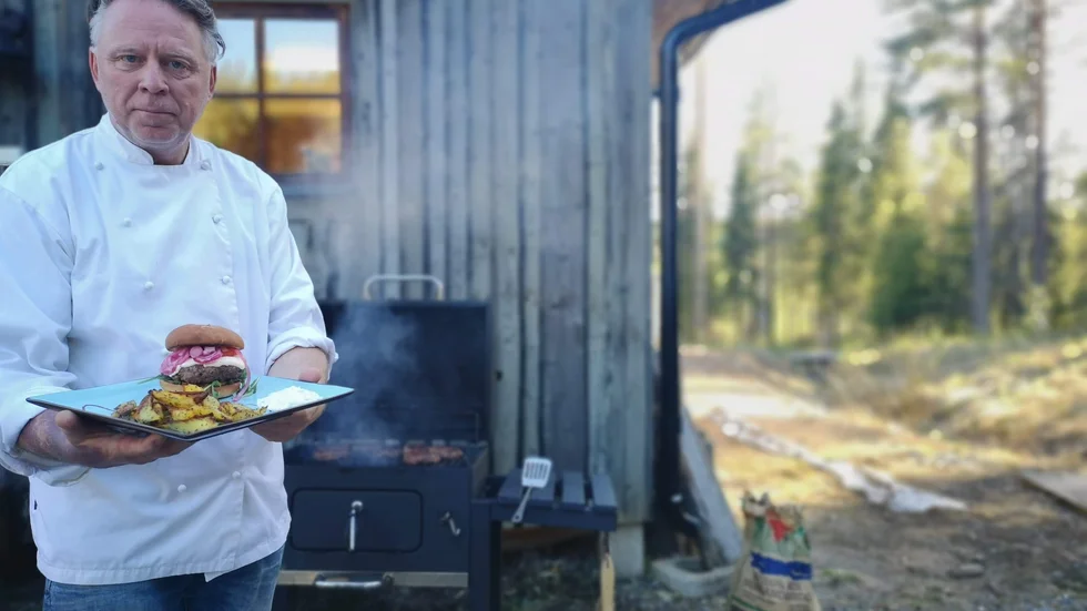 Fredrik Trägårdh är känd eventmakare och matentusiast. När Burger n´Beer Bar öppnar i Kalvträsk drar han nytta av bägge kunskaperna.