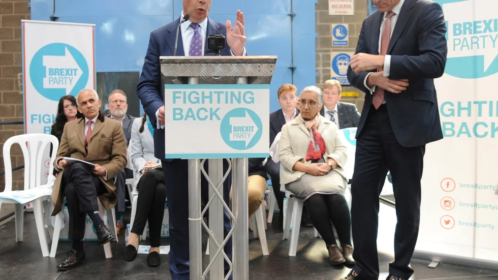 Populisten Nigel Farage, tidigare partiledare för UKIP, kampanjar för sitt nya parti Brexit Party.