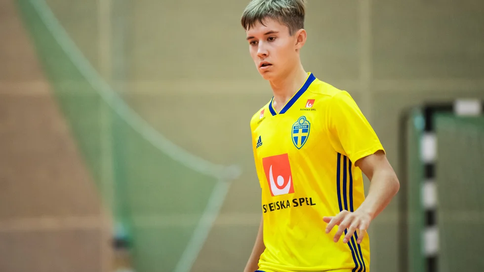 Lucas Lindfors under höstens träningsläger med Sveriges P19-landslag i futsal. Nu är han uttagen till lagets allra första landskamper. 