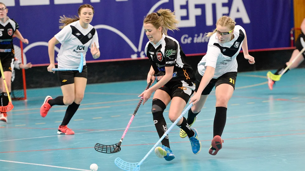 Lisa Ellonen och Emma Bäcklund, här i olika lag, var två av Gamla Stans stora hjältar i toppmötet. 