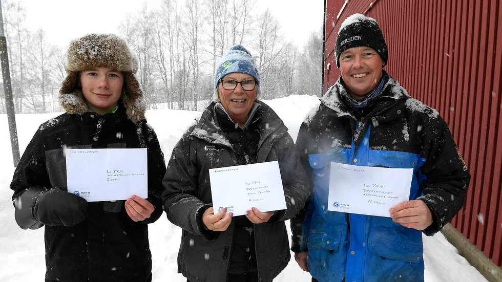 Vinnarna i pimpeltävlingen Medlenappet 10/3Från vänster: Juniorklass Arvid Harnesk, damklass Elisabeth Danielsson, öppen klass Matttias Markström.