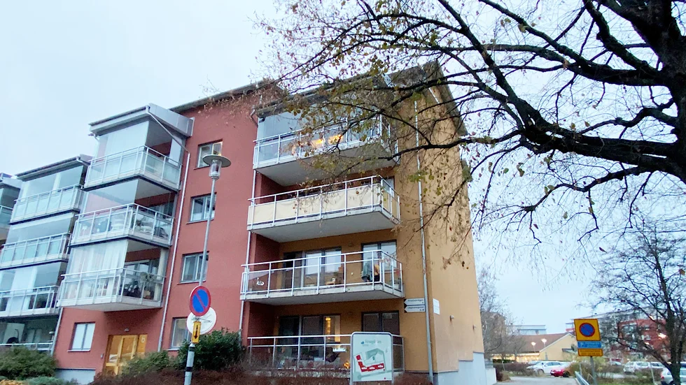Det blir höjda hyror för de som hyr av Strängnäs Bostads AB. På bild syns SBAB:s hus på Lagmansgatan i Strängnäs.