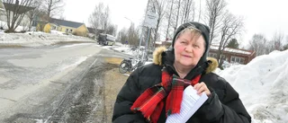 Protester från Klintfors – de vill inte förlora bussen