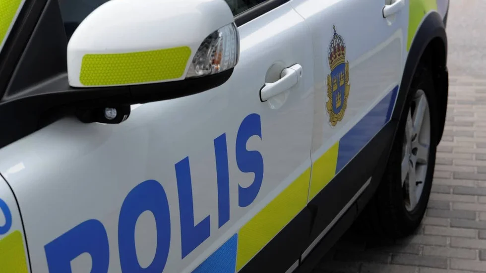 Tjuvar. Någon krossade en ruta på Coop Extra i Smedby.