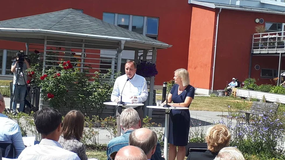 Stefan Löfven och Magdalena Andersson visade upp sig som ett stabilt och pålitligt par ute på Björkstigen i Roma på torsdagen.