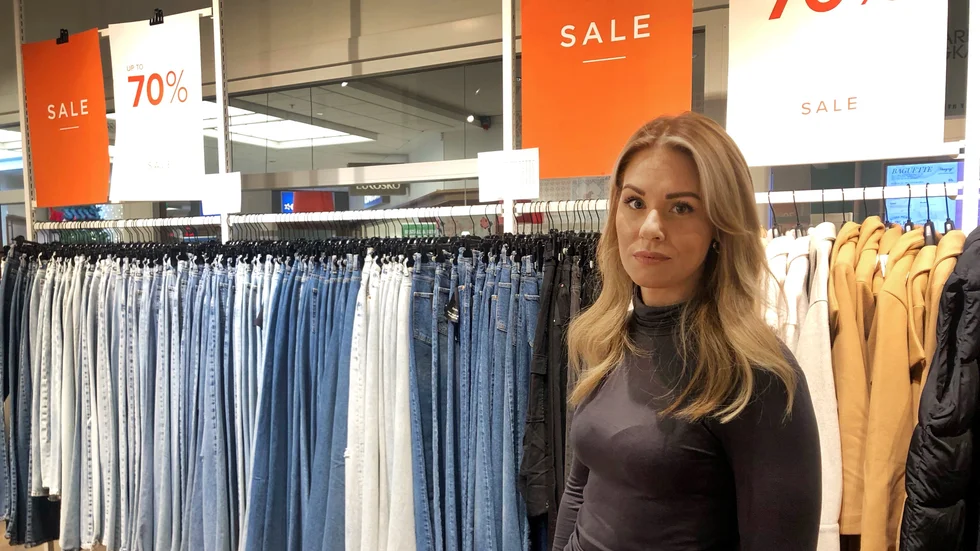 Butikskedjan får tydliga instruktioner från huvudkontoret om restriktioner, berättar Josefin Larsson på Bik Bok.