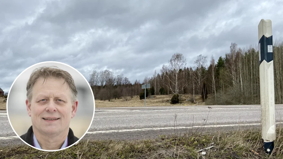 Kommunens planerade truckstop är tänkt att ligga mitt emot Biltema. På bild syns även Stefan Jansson. 