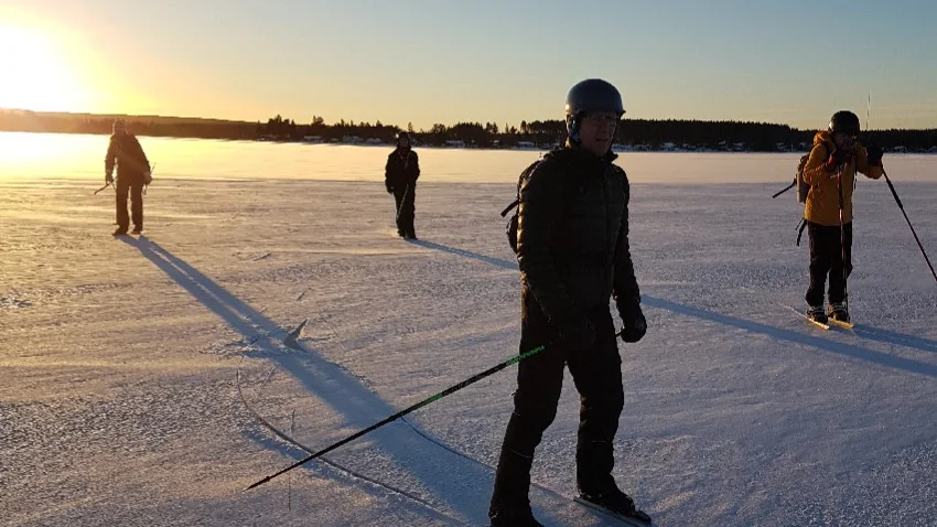 Kunskap, utrustning och att åka i sällskap är den viktigaste säkerhetsbiten vid långfärdsskridskoåkning.