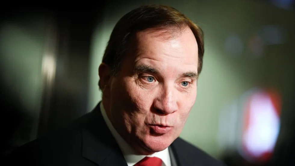 Riktig politik. Stefan Löfven och de svenska Socialdemokraterna får se upp så att de inte går vilse i symbolpolitikens träsk. Politik bör helst vara på riktigt.