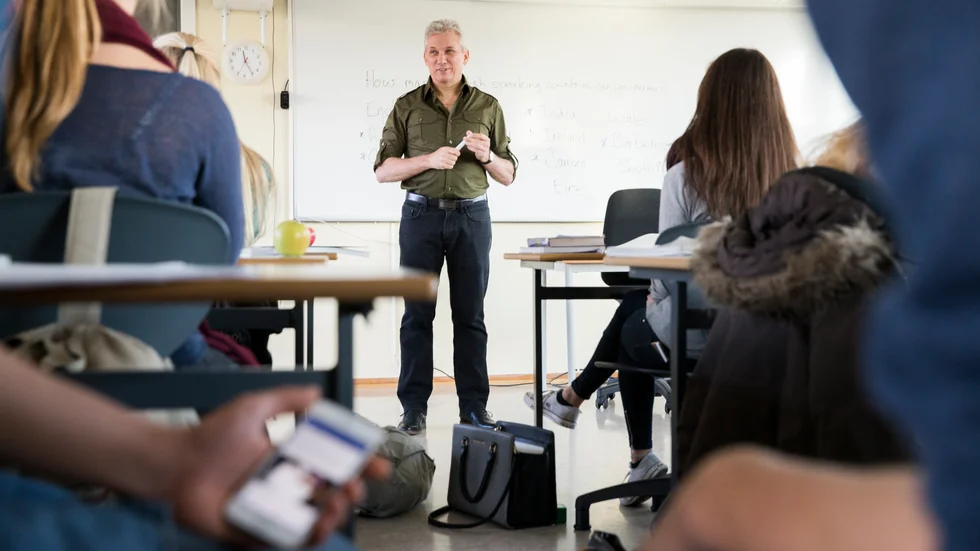 Det är många politiska beslut som bidragit till att negativt påverka lärares yrkesvardag. 