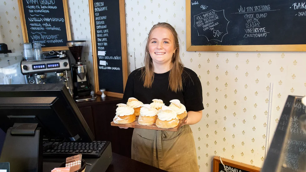 Isabell Johansson på Kumlins Konditori hade fullt upp på tisdagsmorgonen.