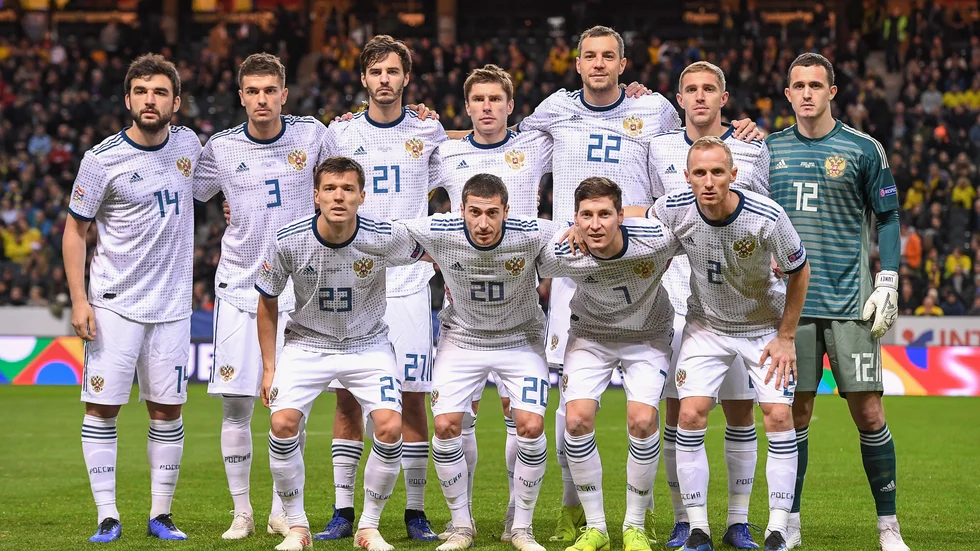 Ryssland exkluderas från all internationell fotboll, både klubb- och landslagsnivå.