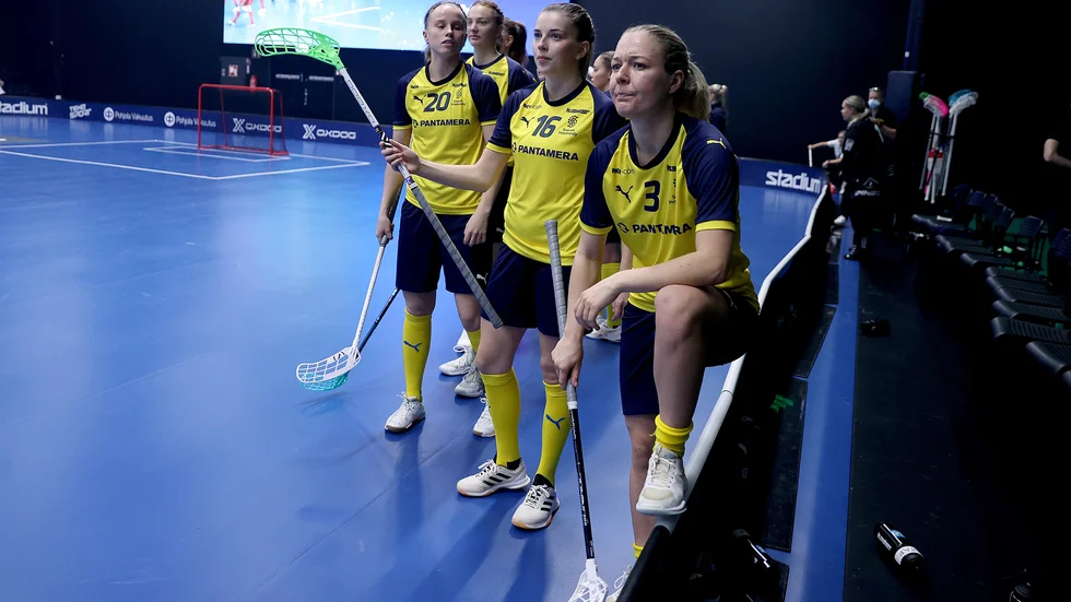 Amanda Delgado Johansson med den svenska landslagstruppen under Euro Floorball Tour 2021