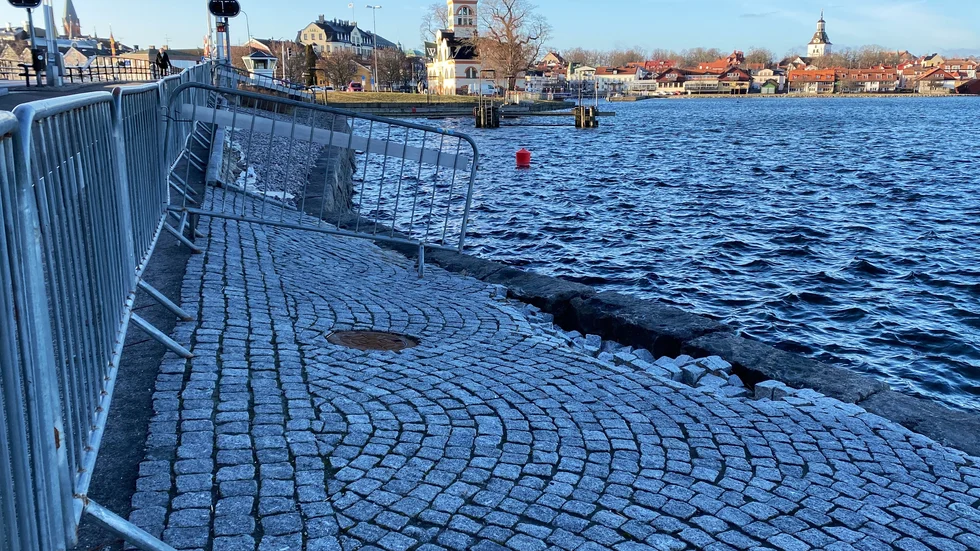 Stormen Malik gick hårt åt strandpromenaden. 