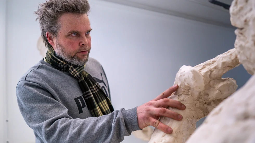 Fredrik Strid har skapat tre helt nya konstverk för Ebelingmuseet i Torshälla. Den 19 februari öppnar hans utställning "Vita skuggor", en studie i relationen mellan människa och natur.