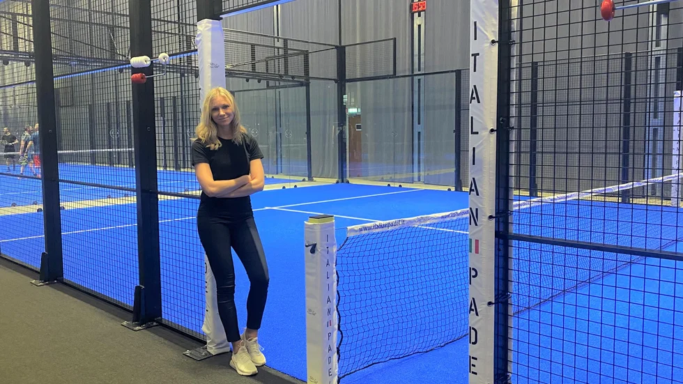 Sofia Sundberg är ägaren till nya padelhallen i Tierp som stod klar för en vecka sedan. Padelhallen är den första i Tierps kommun.