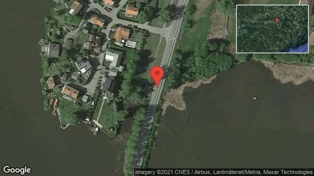 Stopp på väg 976 på grund av trafikolycka med flera personbilar