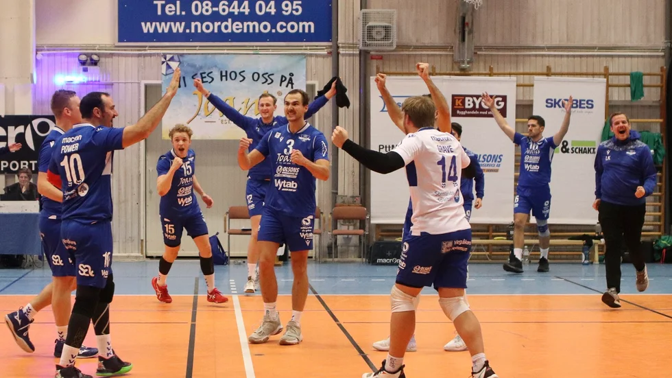 VVK-glädje efter segern mot Södertelge som tog VVK ett steg närmare grand prix-slutspelet.