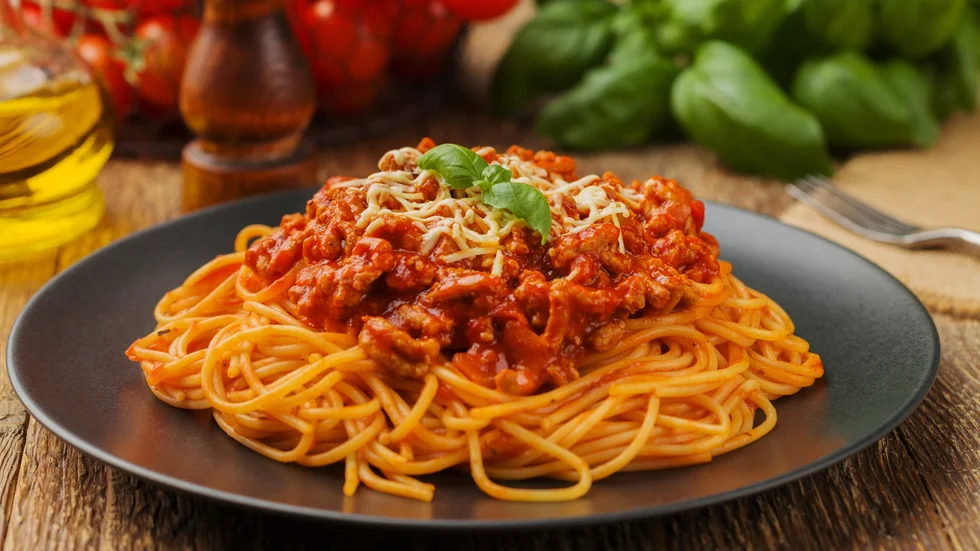 Köttfärssåsen, eller ragù alla bolognese som den kallas i Italien, har fått en egen bok. Arkivbild.