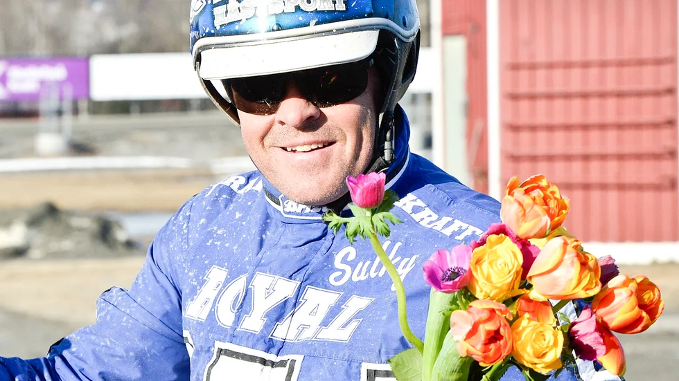 Skellefteåamatören Mikael Lindqvist har satt 9-årige valacken Cash T.J i strålande författning. Hästen vann lopp under Lyckseleveckans första tävlingsdag i händerna på Stefan Johansson.
