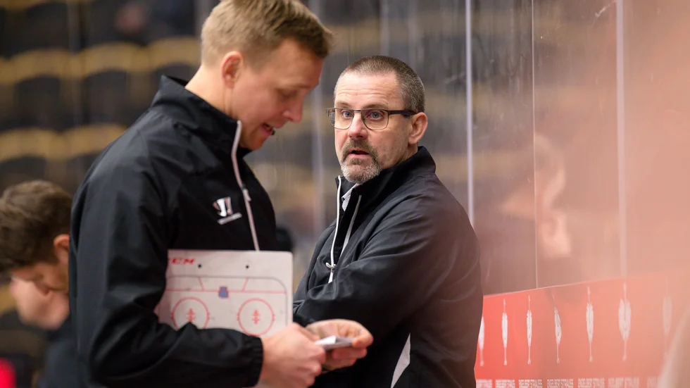 Bert Robertsson och Tommy Samuelssons AIK är utslagna ur CHL. 