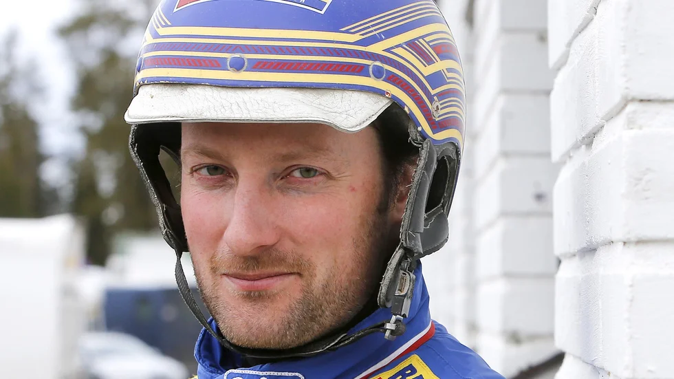 Hemmatränaren Christian Månsson levererade V64-omgångens största skräll när han bjöd 16-oddsaren Global Daylight rena drömloppet i V64-5.