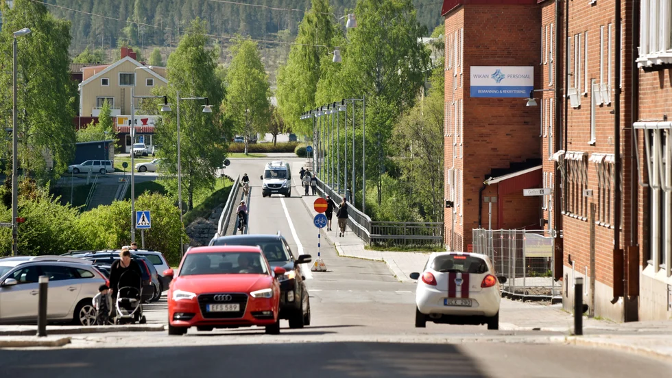 Bilister i city läser inte vägskyltar enligt skribenten.