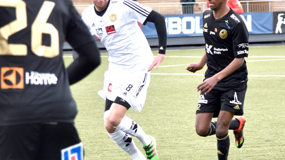 Full fart. Nur Adem stannar i Skellefteå FF. Foto: Roger Lindström.