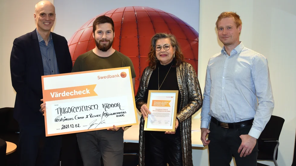 Roger Keisu, Sebastian Jonsson, Annika Andersson och Jimmy Väyrynen vid stipendieutdelningen.