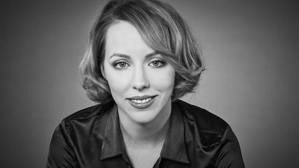 Katrine Marçal slår fast att ekonomin ytterst vilar på kroppen, existensen i sin bok "Vem lagade Adam Smiths middag?". Det vill säga att ekonomi i sig själv är bara torra siffror och teorier. 