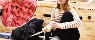 Craftivism i Sara kulturhus – vad är det som sker vid kulturtrappan? • Här stickar Skellefteborna för fred 