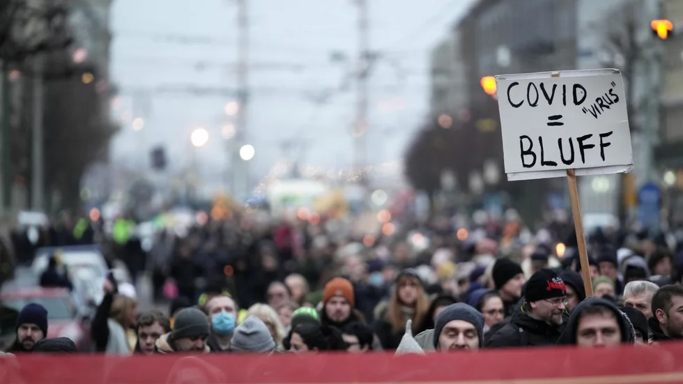En bild från lördagens demonstration i Göteborg där tåget med människor gick upp och ner på Avenyn. 