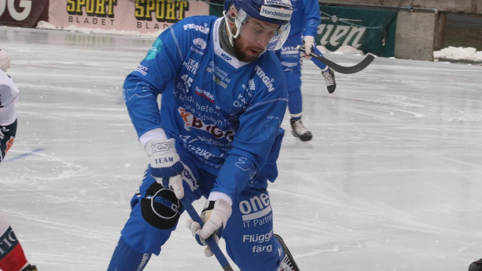 IFK Motalas anfallare Jonas Enander var aktiv i första halvlek. Enander leder totalt i MVT-ligan. Satte ett viktigt mål i andra halvlek. Bubblare denna gång. Men tung IFK-förlust i rysarmatch.