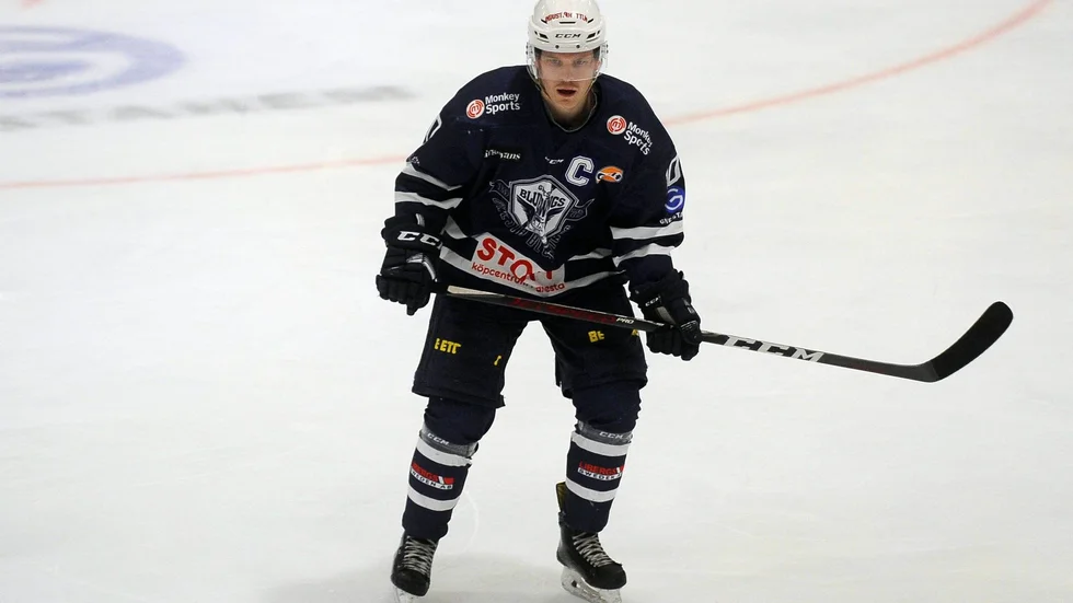 Med en man på utvisningsbänken lyckades Gnesta IK och Niclas Claesson göra 2–1 mot Boo.